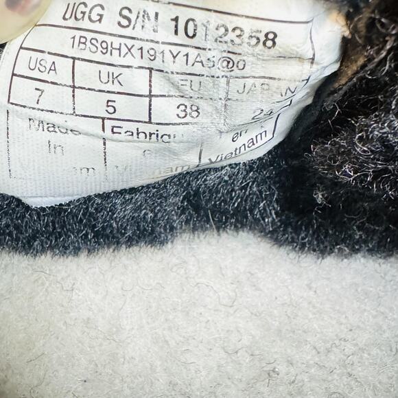 UGG Boots Womens 7 Black Suede Shearling Lined Ankle Booties Strap Casual - Picture 9 of 10